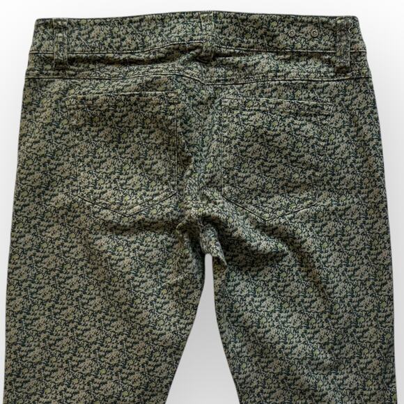 CAbi Women's Ditsy Green Floral Print Skinny Jeans Size 4 Style #5083 - Picture 5 of 10